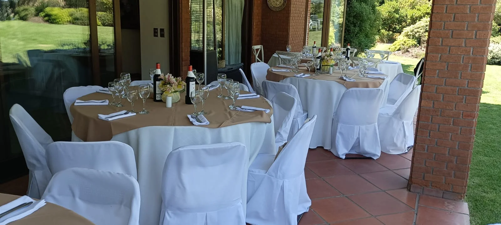 Mesa servida para una celebración